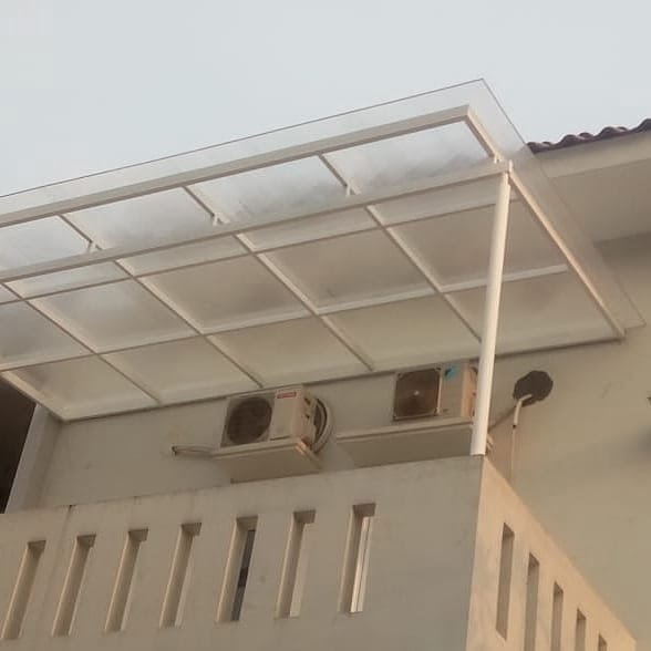 kanopi balkon dengan polycarbonate